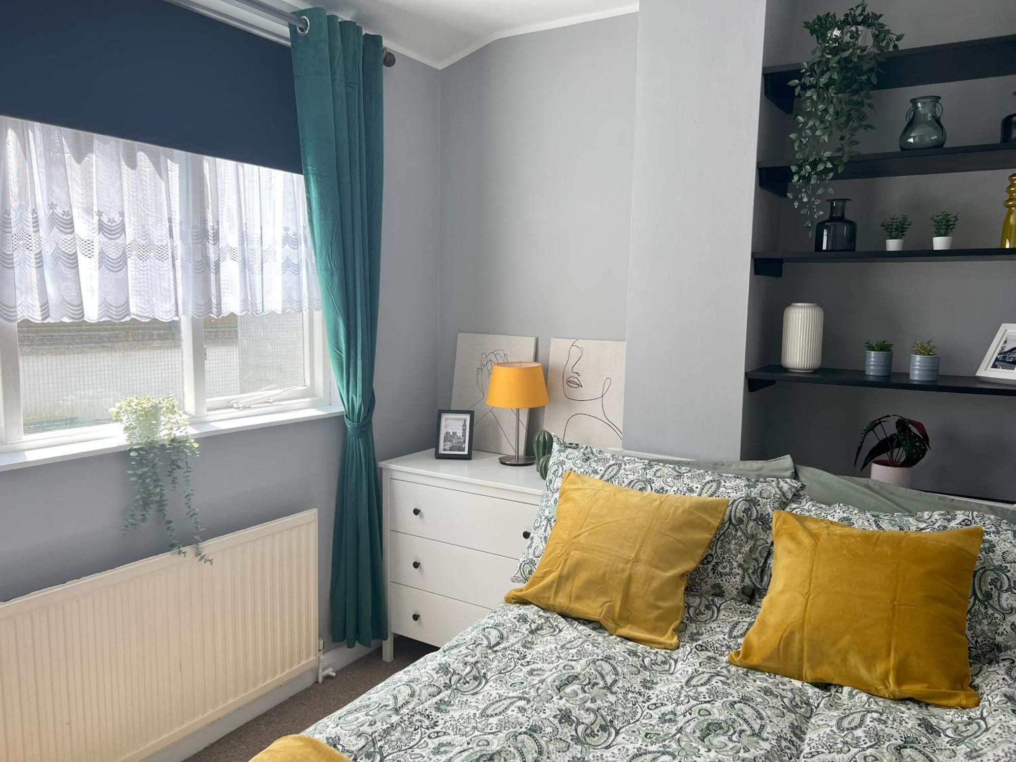 Two Bedroom Flat In Apartamento *