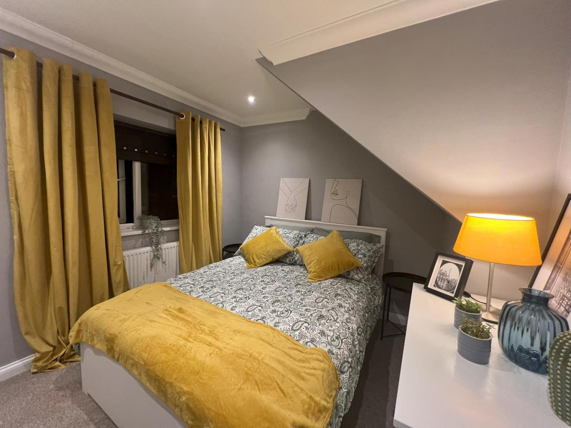 Two Bedroom Flat In Apartamento *